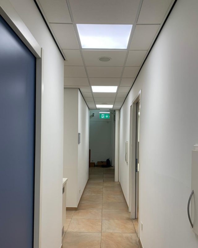 Treatment room lighting for dental clinic