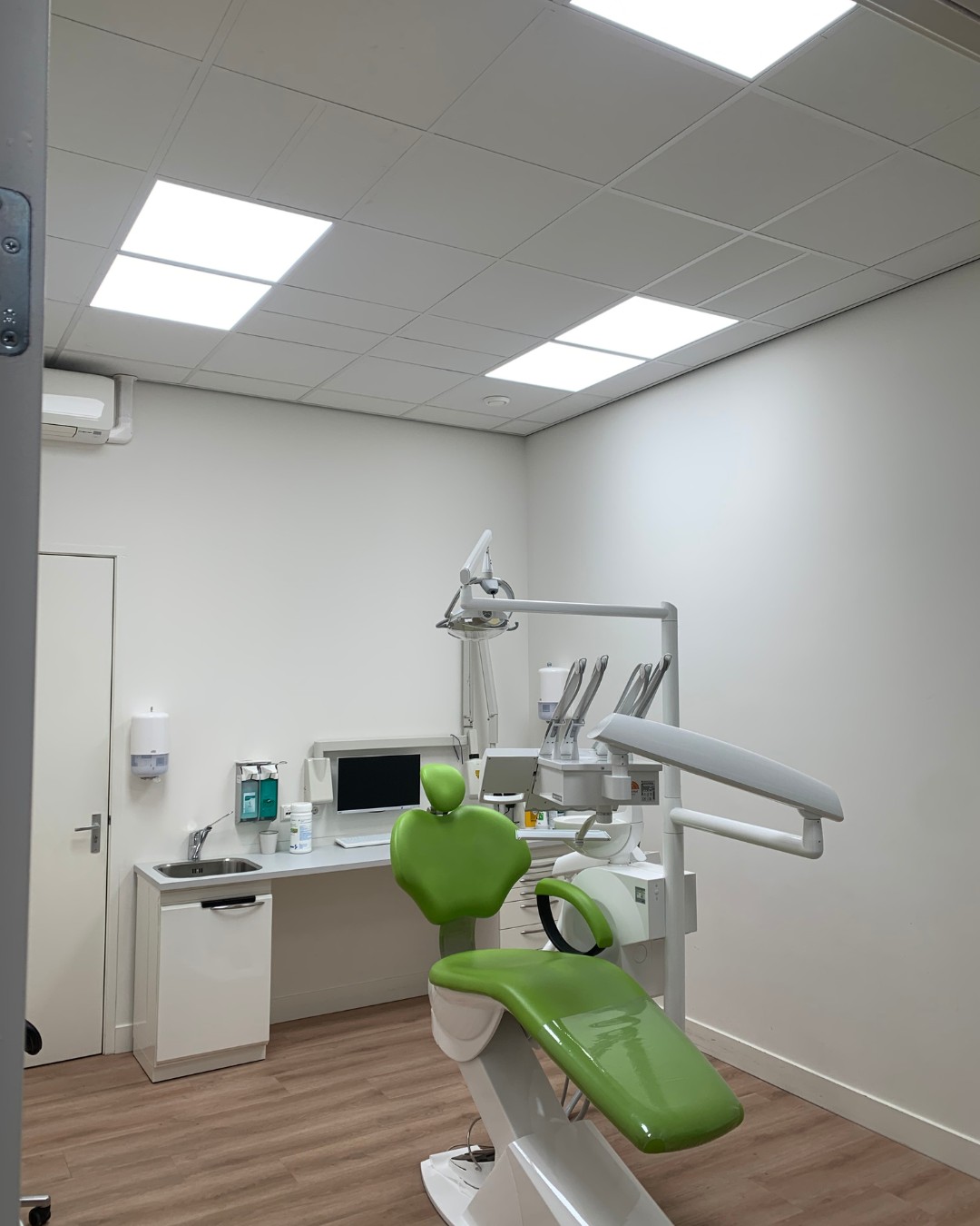 Dental clinic replaced first generation LED for Dentled full spectrum lighting