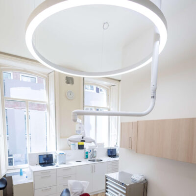 DentLed PVR150 ring lamp in the Tandarts Wolvenstraat treatment room.