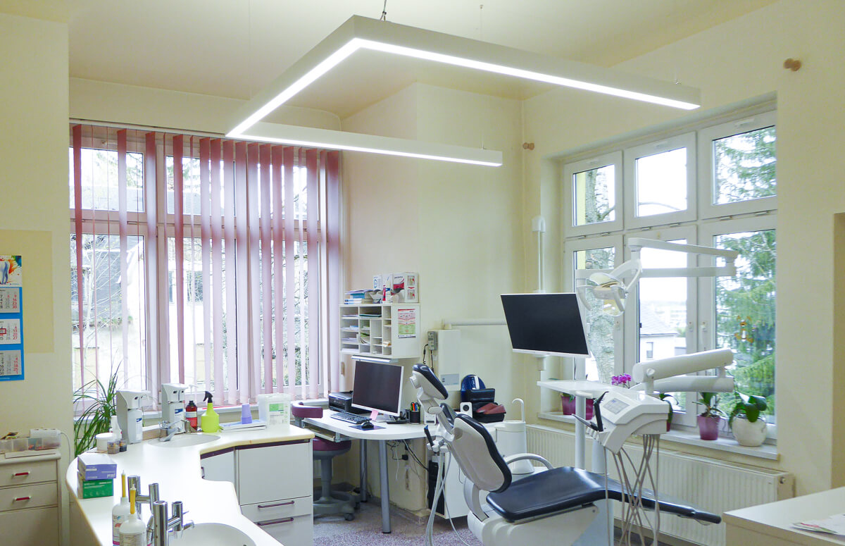 DentLed PHU LED lamp in a Zahnarztpraxis Brand-Erbisdorf dental treatment room.