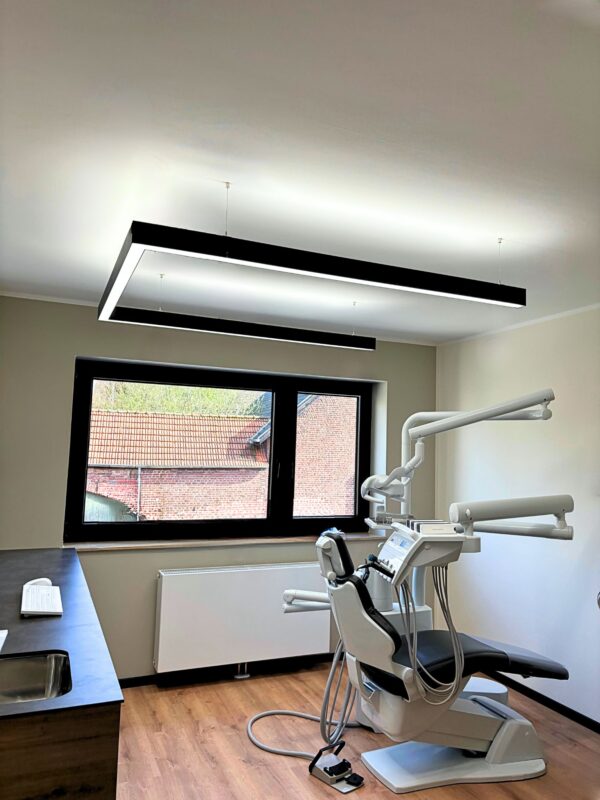 DentLed daylight LED lighting installed in the treatment area of the clinic in Mönchengladbach.