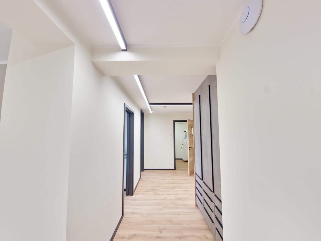 Dental Reception area in Mönchengladbach with DentLed daylight LED lights.
