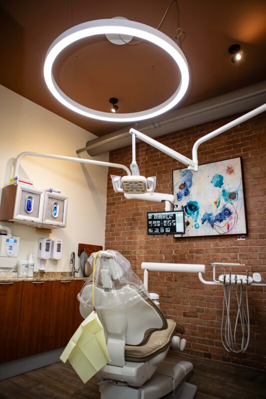 Flicker-free PVR 150 lamp providing natural daylight-quality lighting