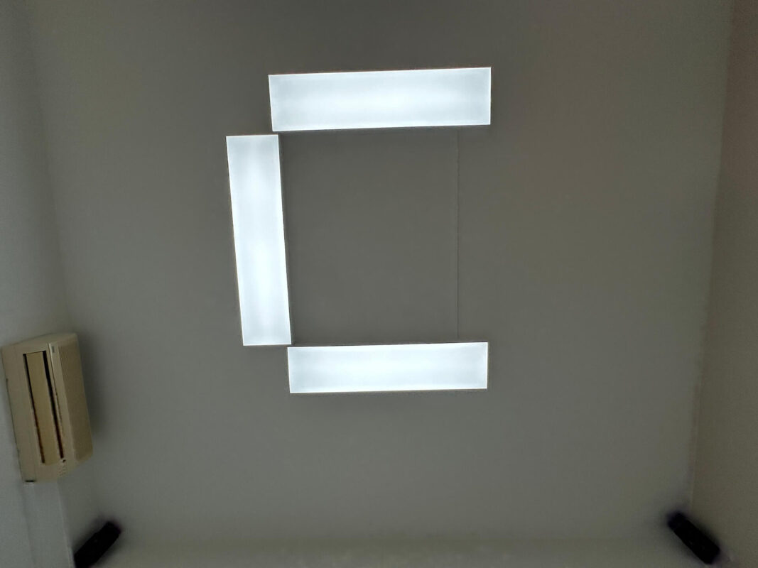 DentLed DL120 (120 × 30 cm) with mounting frame installed in Austria