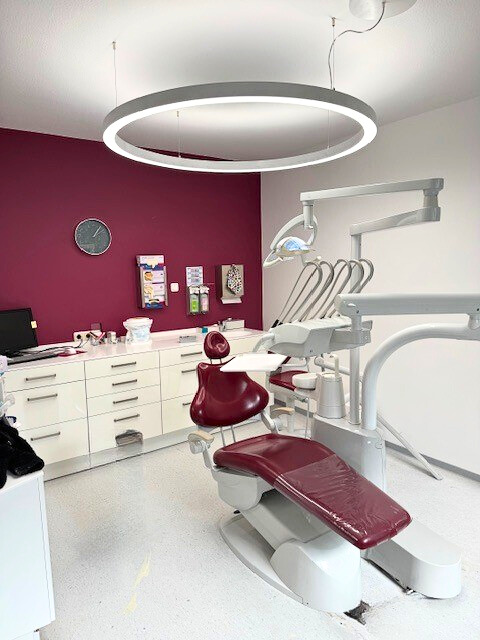 Full spectrum LED lighting by Dentled enhances visibility at Dr. Schmidt & Dr. Düsterhus dental clinic in Dinslaken.
