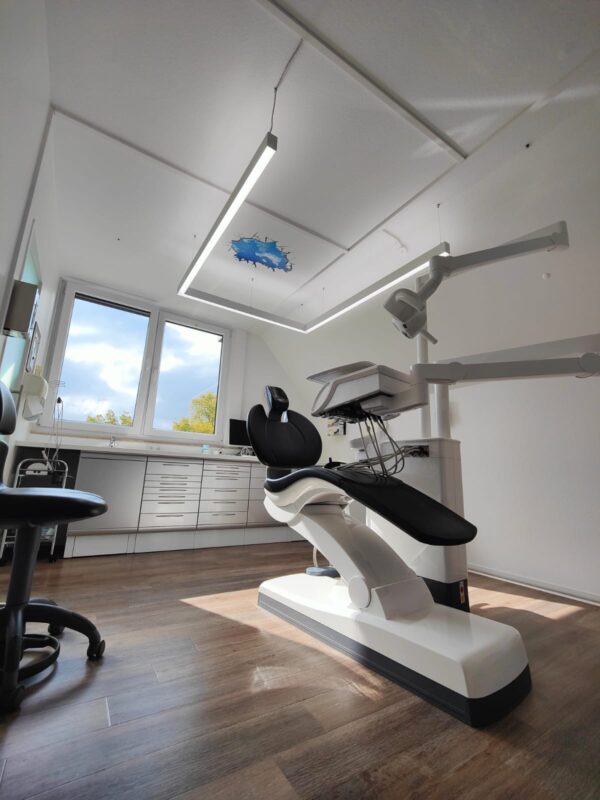 Dental clinic lighting upgrade with 3 DentLed PHU luminaires for uniform, glare-free illumination at Zahnarztpraxis am Sultmer