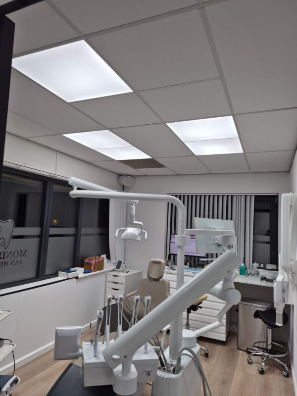 Nak Dental Practice upgraded to high-quality daylight luminaires for improved focus and visual comfort.