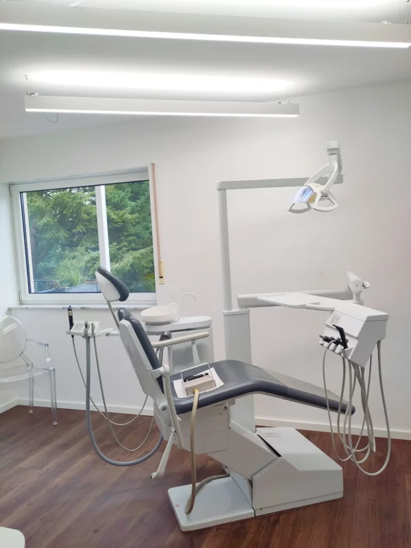Zahnarztpraxis Rathke renovation with PHL18 bi-directional dental lighting.