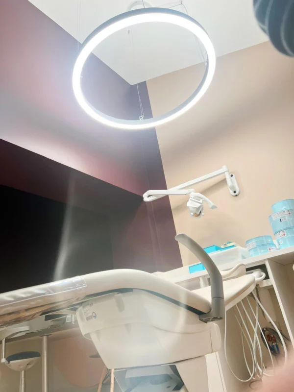 Orthodontic clinic in Mâcon upgraded with DentLED PVR150 LED lighting for improved visibility and precision