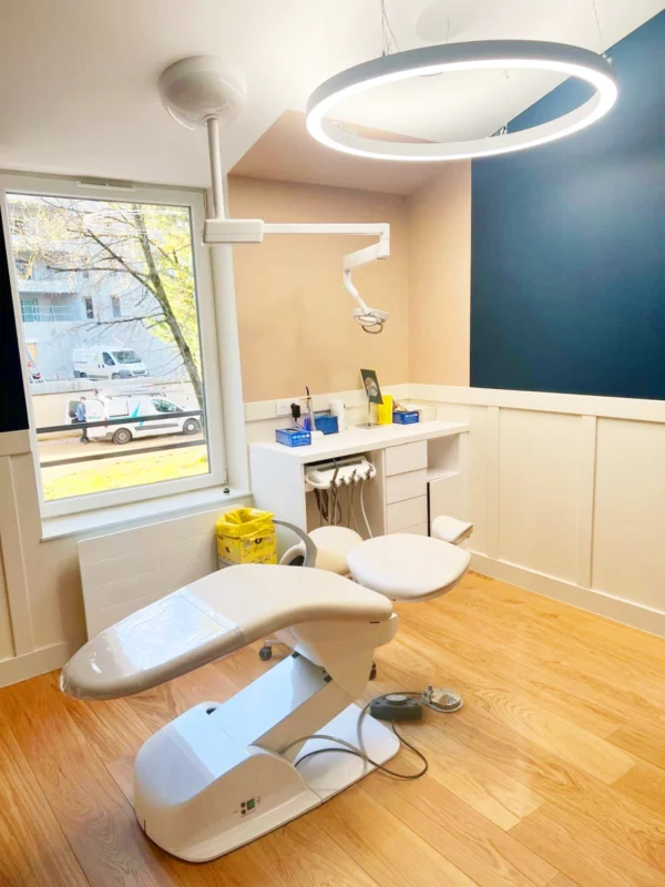 Full-spectrum dental lighting solution enhancing color accuracy and reducing eye strain in orthodontic practice