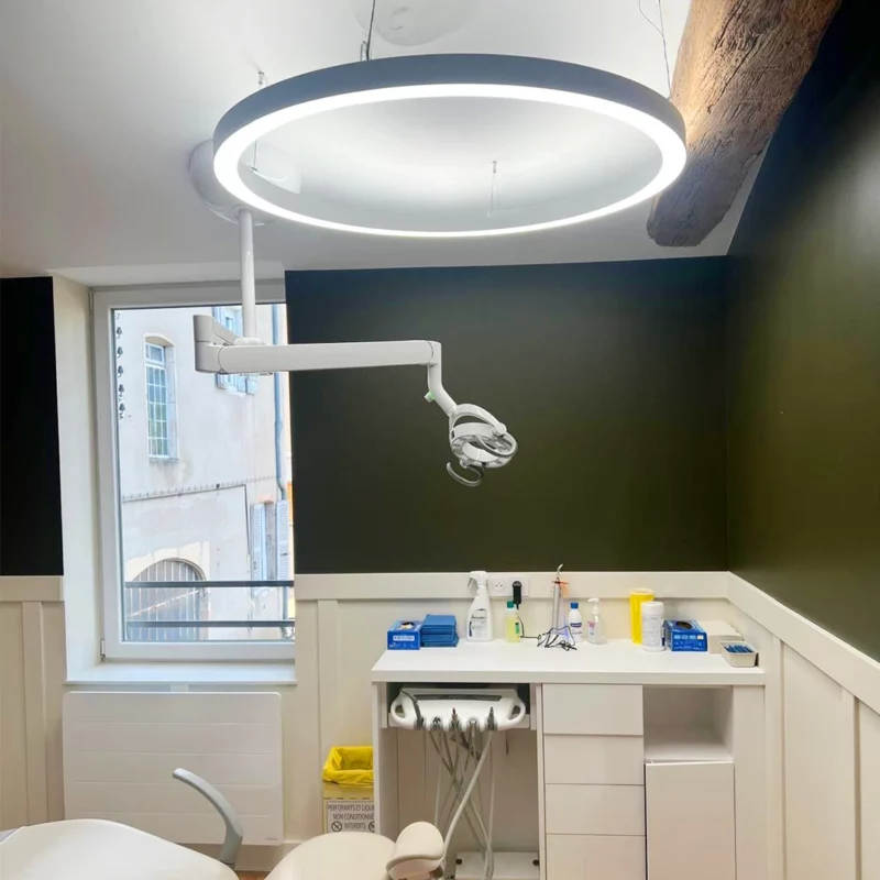 DentLED PVR150 full-spectrum ring lighting installed in an orthodontic treatment room in Mâcon, France