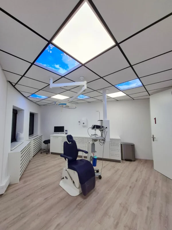 Dentled integrated photo ceiling solution inside OraMax Clinics Breda dental clinic.