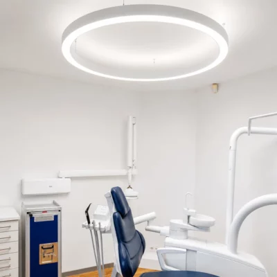 DentLed PVR120 full spectrum lighting improving visibility and ergonomics in a modern dental practice in Walsrode.